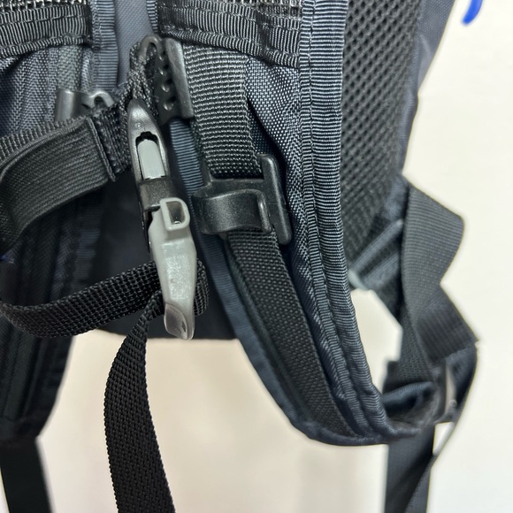 Dakine Shuttle 6L Backpack No Hydration Pack - Picture 6 of 16